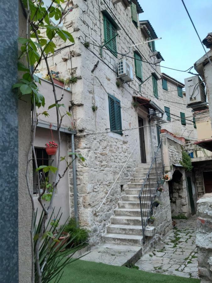 Rooms & Apartment Lasta Spalato Esterno foto